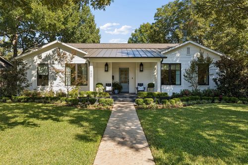 560 Northlake Dr, Dallas, TX, 75218-2116 | Card Image