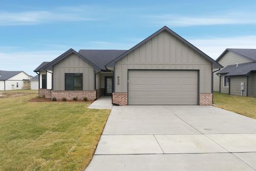 620 Elmwood St, Park City, KS, 67147-1124 | Card Image