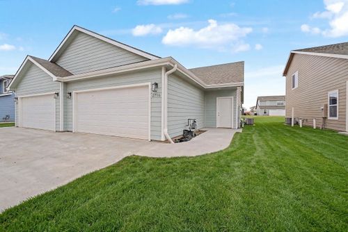 2716 Amelia Ln, Salina, KS, 67401-8539 | Card Image