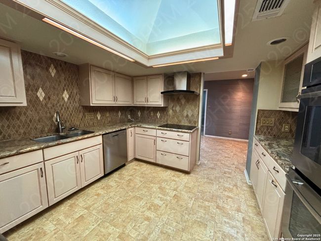 5837 Northgap St, House other with 4 bedrooms, 3 bathrooms and null parking in Windcrest TX | Image 7