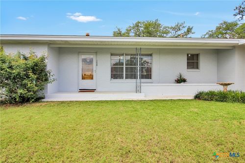 1008 W Avenue D, Belton, TX, 76513-3746 | Card Image