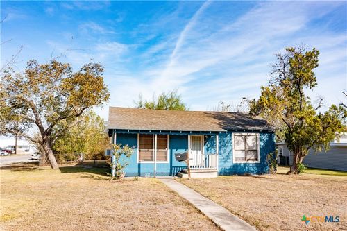 702 E Anaqua Ave, Victoria, TX, 77901-3304 | Card Image