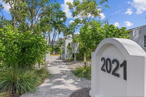 2015a-2021 Plunkett St, Hollywood, FL, 33020-6351 | Card Image