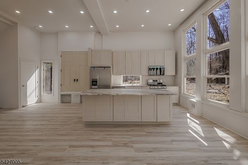 242 Hollow Rd, SKILLMAN, NJ, 08558-1411 | Card Image