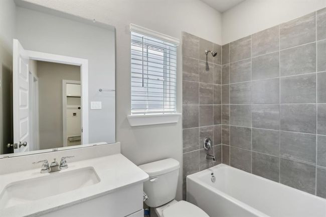 587 Avisa Dr, House other with 3 bedrooms, 3 bathrooms and 2 parking in Kemah TX | Image 24