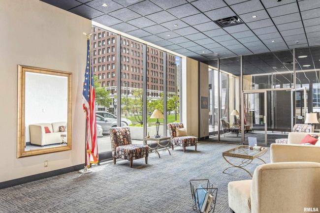 W5W - 125 Sw Jefferson Ave, Condo with 2 bedrooms, 2 bathrooms and null parking in Peoria IL | Image 5