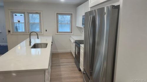 1-19 Henning Dr, Montrose, NY, 10548-1401 | Card Image