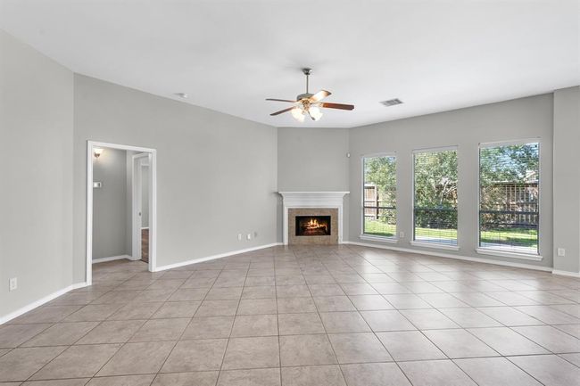 13703 Evening Wind Dr, House other with 4 bedrooms, 3 bathrooms and 2 parking in Pearland TX | Image 4
