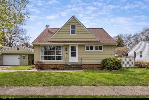 85 E 205th St, Euclid, OH, 44123-1001 | Card Image