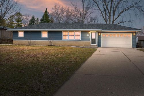 3355 S El Sirroco Drive, New Berlin, WI, 53151 | Card Image
