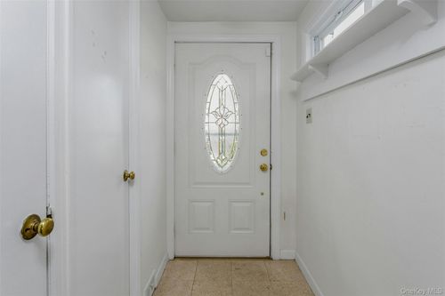 260 Roundhill Dr, Yonkers, NY, 10710-2422 | Card Image