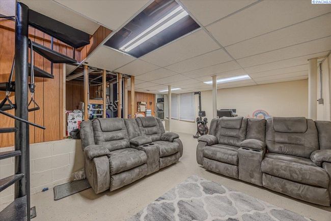 805 Babs Ave, Home with 4 bedrooms, 2 bathrooms and null parking in Benton City WA | Image 25