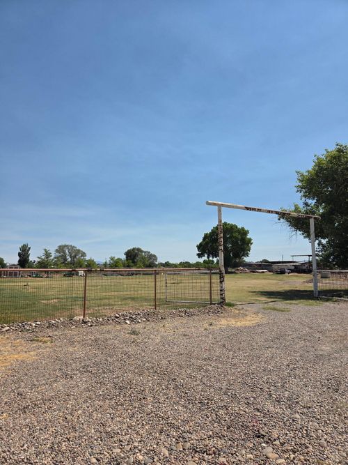 9 La Paloma Ct, Belen, NM, 87002-7903 | Card Image