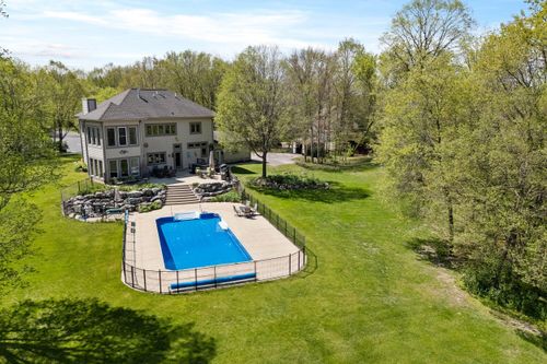 1390 Fiesta Ct, Cedarburg, WI, 53012-9448 | Card Image