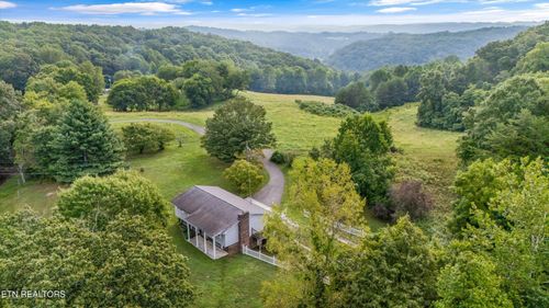 150 Day Ln, Clinton, TN, 37716-6438 | Card Image