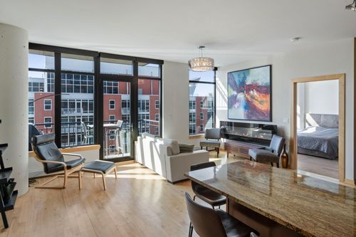 unit-703-215 10th Ave S, Minneapolis, MN, 55415-2102 | Card Image