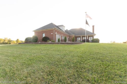 9769 Fawnwood Dr, Carleton, MI, 48117-9097 | Card Image