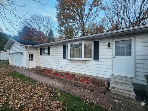 8651 Canada Rd, Birch Run, MI, 48415-8454 | Card Image