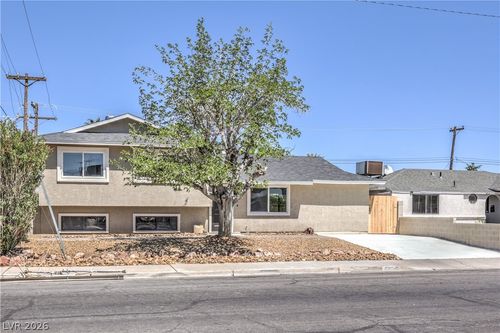 700 N Wallace Dr, Las Vegas, NV, 89107-1354 | Card Image