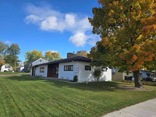 211 Parker Ave, Kendallville, IN, 46755-1644 | Card Image