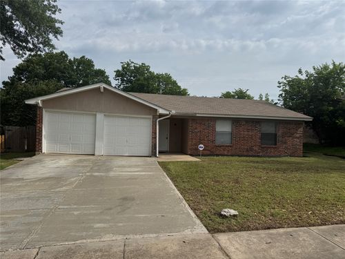6233 Sunnybrook Dr, Watauga, TX, 76148-3237 | Card Image