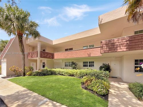 201-3641 Oaks Clubhouse Drive, Pompano Beach, FL, 33069 | Card Image