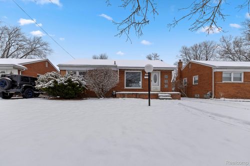 6690 Deering St, Garden City, MI, 48135-2292 | Card Image