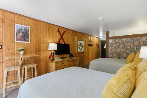 222-2000 N Village Dr, Truckee, CA, 96161-4349 | Card Image