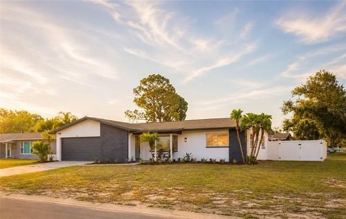 8601 139th St, SEMINOLE, FL, 33776-2206 | Card Image