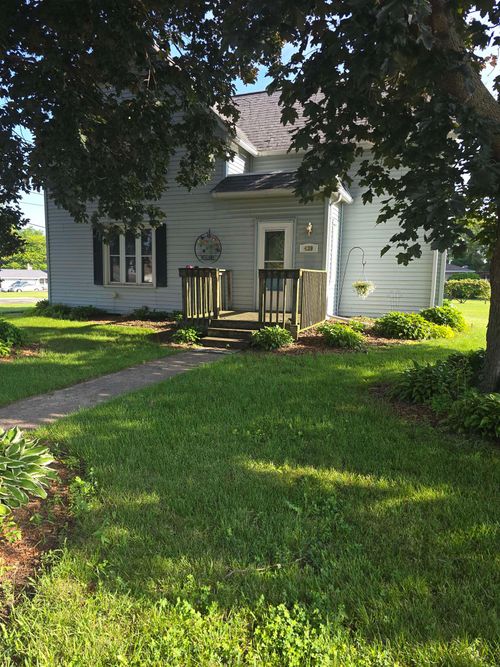 439 W Linden St, Lancaster, WI, 53813-1033 | Card Image