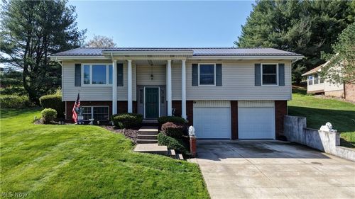 592 Hilan Ave Sw, New Philadelphia, OH, 44663-7519 | Card Image