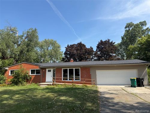24726 Lakeland St, Farmington Hills, MI, 48336-2065 | Card Image