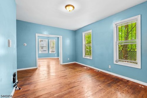 681 S 11th St, Newark, NJ, 07103-1709 | Card Image