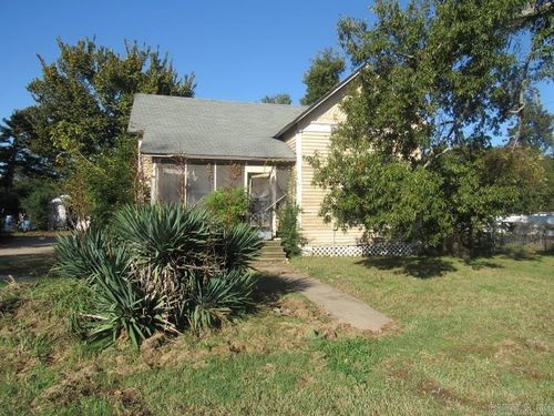 318 Depot St, Lonoke, AR, 72086-2745 | Card Image