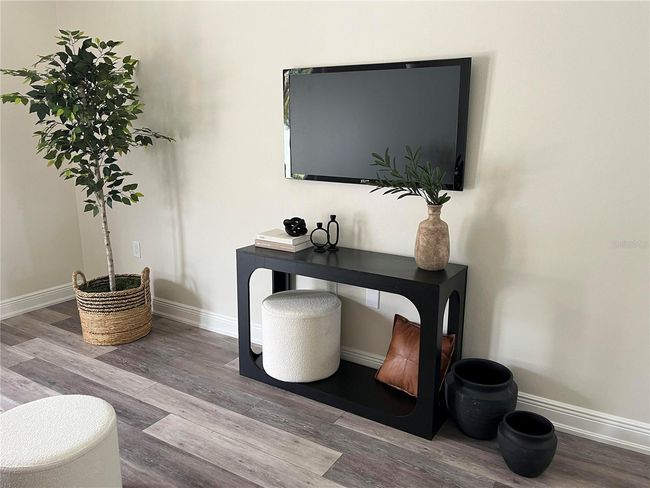 Large wall areas to hang art or a televisoin | Image 14