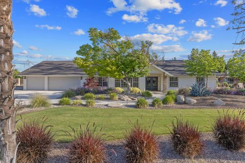 2033 Alluvial Ave, Clovis, CA, 93611-6639 | Card Image