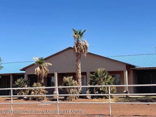 61 Racetrack Cir, Tularosa, NM, 88352-9413 | Card Image