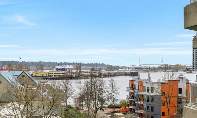 601 - 1135 Quayside Drive, Condo with 3 bedrooms, 2 bathrooms and 1 parking in New Westminster BC | Image 2