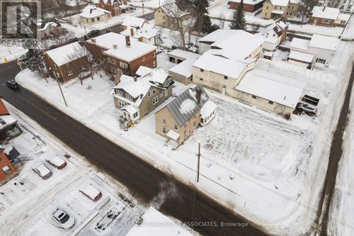 {{alt}} | Card Image