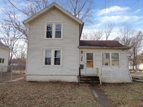 304 N 4th St, Oregon, IL, 61061-1421 | Card Image
