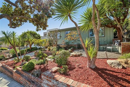 367 Ultimo Ave, Long Beach, CA, 90814-3229 | Card Image