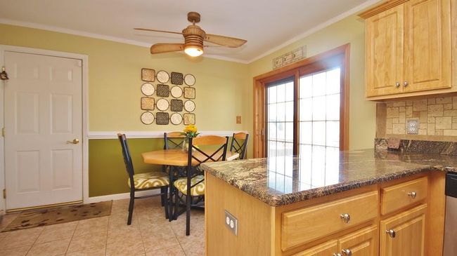 Kitchen-dinette area | Image 8