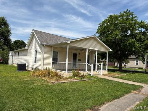 625 Young Street, Nokomis, IL, 62075 | Card Image