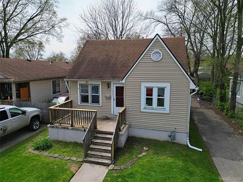 19361 Wakenden, Redford, MI, 48240-1448 | Card Image