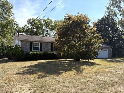 107 Lynne Dr, Beaver Falls, PA, 15010-1118 | Card Image