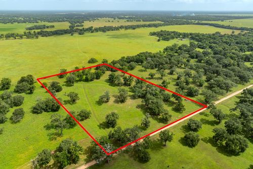 475 Valley Oaks Dr, Van Vleck, TX, 77482-5803 | Card Image