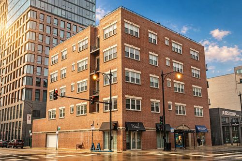 2nw-948 W Madison St, Chicago, IL, 60607-2747 | Card Image