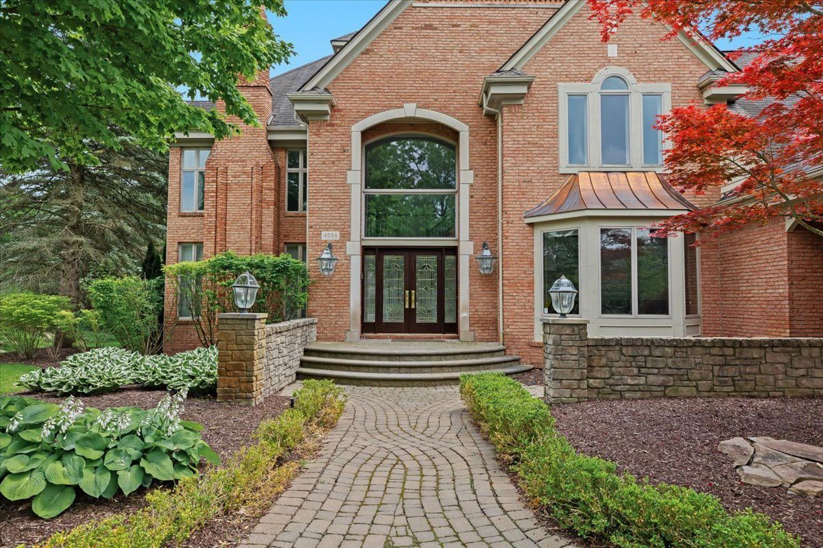 Oak Tree Cir, Rochester, MI 48306