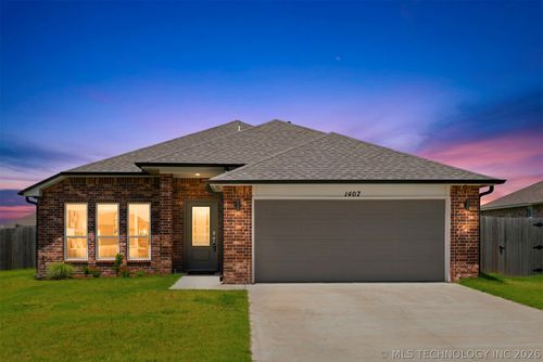 1407 E 150th St S, Glenpool, OK, 74033-4390 | Card Image