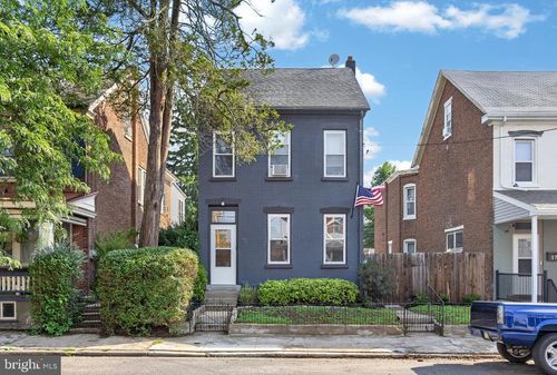 15 E 3rd St, POTTSTOWN, PA, 19464-5207 | Card Image